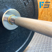 Cargar imagen en el visor de la galería, Barra semi olímpica pro con bujes 35 lb (15.8 kg)