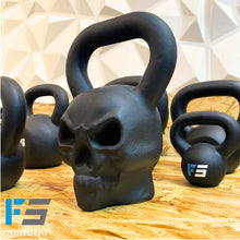 Cargar imagen en el visor de la galería, Pesa rusa kettlebell calavera
